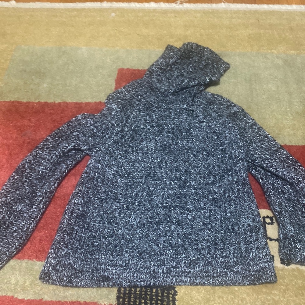 Kendall & Kylie Turtleneck Sweater size Medium